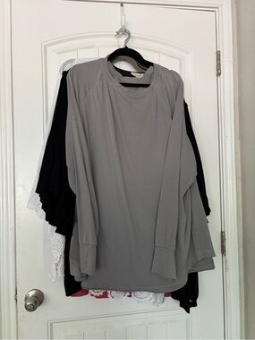 Source Unknown Gray Long Sleeve Crewneck Top